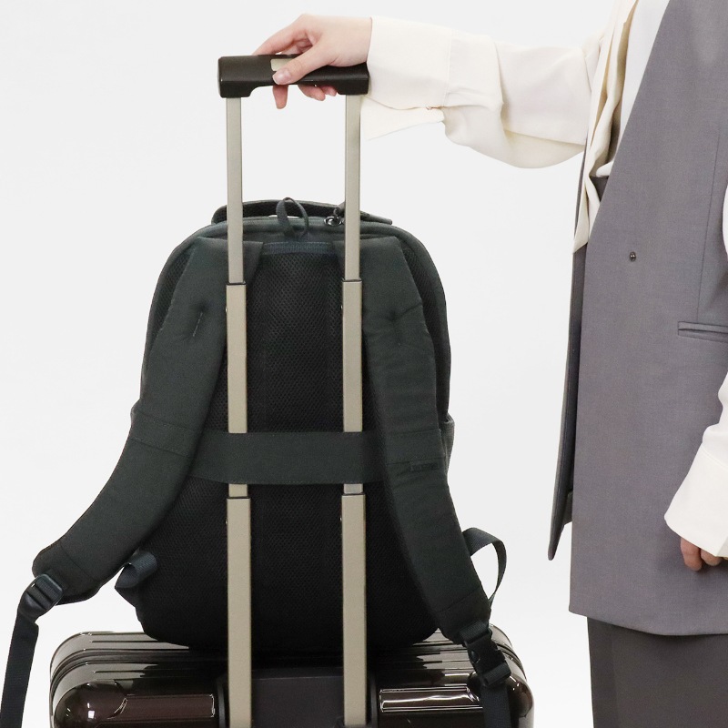インケース Incase バックパック Facet Backpack ファセット デイパック リュック キャリーオン対応 メンズ レディース 20L ブラック INBP100739-BLK / 137231053054 | ブランド [正規取扱店]
