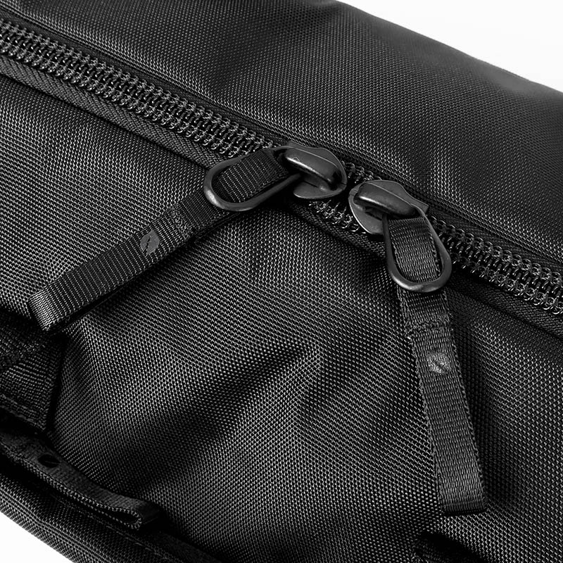 インケース Incase ショルダーバッグ Grid Shoulder Bag グリッド 2Way メンズ レディース 斜め掛け バッグ 15L  軽量 撥水 ロゴ ブラック INCO500104-BLK / 137265053007 | ブランド [正規取扱店]