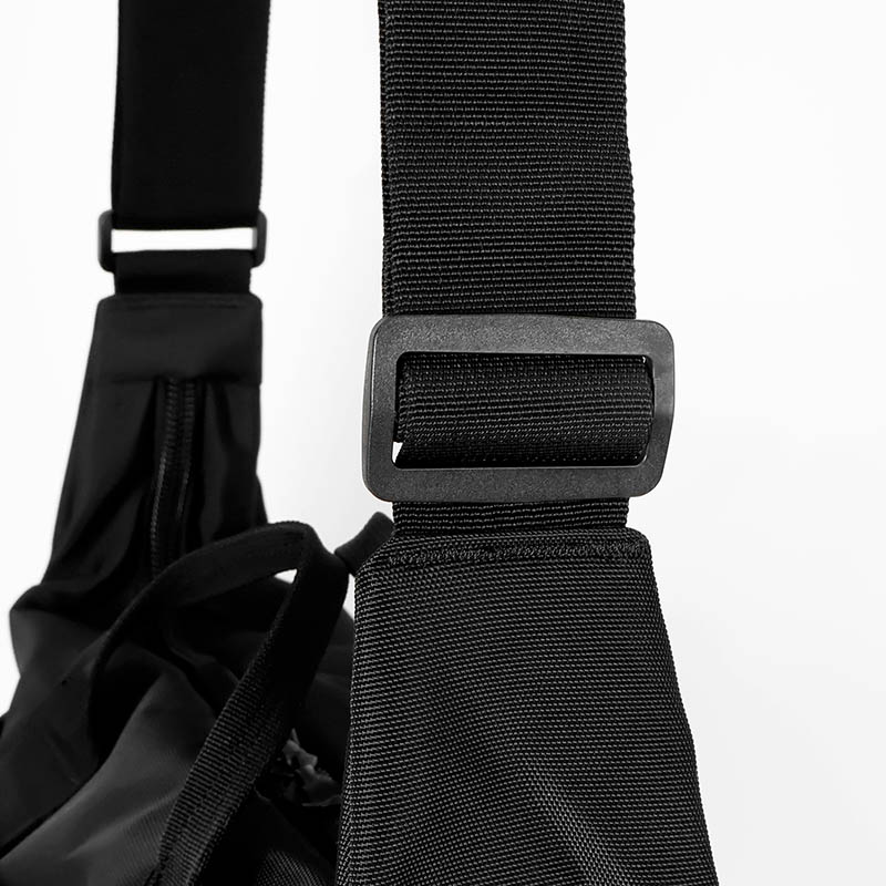インケース Incase ショルダーバッグ Grid Shoulder Bag グリッド 2Way メンズ レディース 斜め掛け バッグ 15L  軽量 撥水 ロゴ ブラック INCO500104-BLK / 137265053007 | ブランド [正規取扱店]