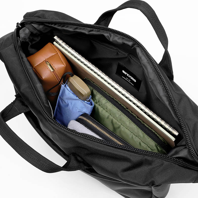 インケース Incase ショルダーバッグ Grid Shoulder Bag グリッド 2Way メンズ レディース 斜め掛け バッグ 15L  軽量 撥水 ロゴ ブラック INCO500104-BLK / 137265053007 | ブランド [正規取扱店]