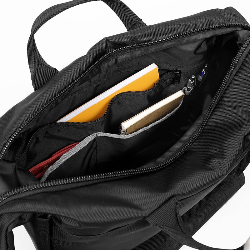 インケース Incase ショルダーバッグ Grid Shoulder Bag グリッド 2Way メンズ レディース 斜め掛け バッグ 15L  軽量 撥水 ロゴ ブラック INCO500104-BLK / 137265053007 | ブランド [正規取扱店]