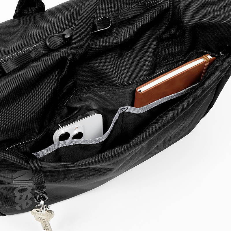 インケース Incase ショルダーバッグ Grid Shoulder Bag グリッド 2Way メンズ レディース 斜め掛け バッグ 15L  軽量 撥水 ロゴ ブラック INCO500104-BLK / 137265053007 | ブランド [正規取扱店]