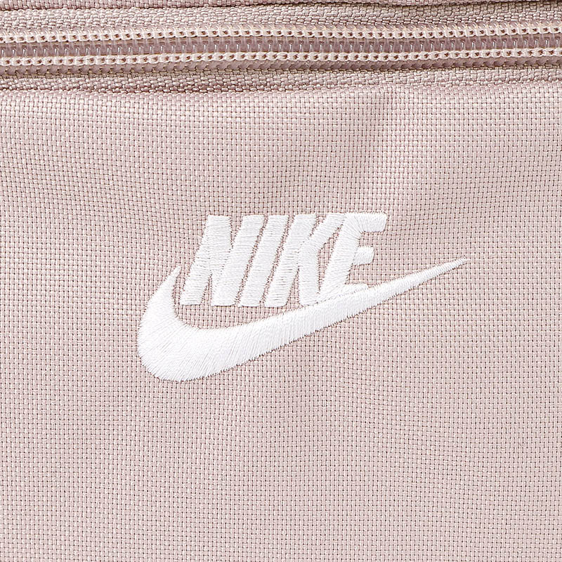 ナイキ NIKE ショルダーバッグ ヘリテージ HERITAGE 2.0 クロスボディバッグ メンズ レディース 斜め掛け ミニバッグ ミニショルダー 4L 軽量 ロゴ 2026年秋 新作 パーティクルローズ IB4378-627 | ブランド [正規取扱店]