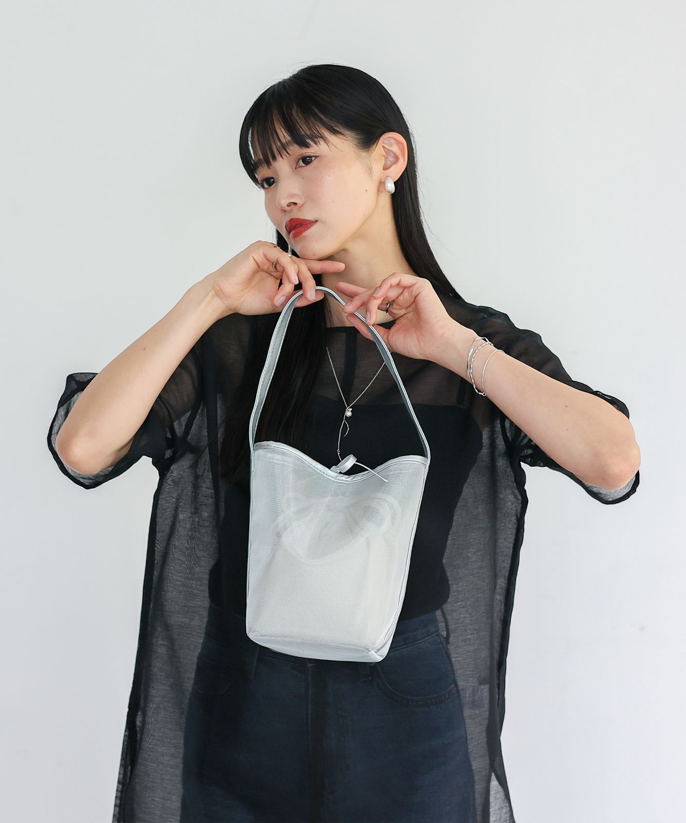 現行 極美品✨ フルラ ミオニード 2024SS ミニバッグ 巾着 ポーチ 黒 現行 極美品✨ フルラ ミオニード 2024SS ミニバッグ 巾着 ポーチ 黒