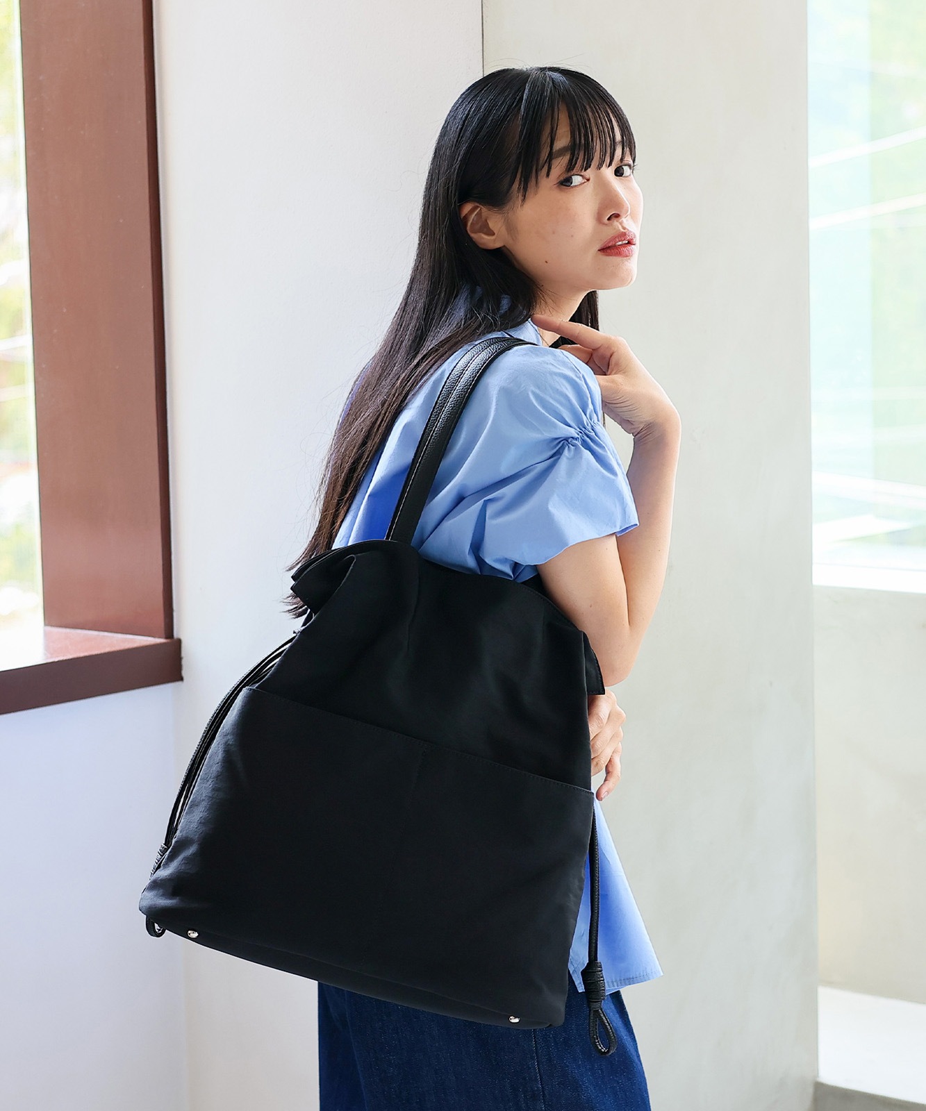 美品 ヌイトメル 巾着トートバッグ-Mサイズ・ブラック 美品 ヌイトメル 巾着トートバッグ-Mサイズ・ブラック nuitomeru
