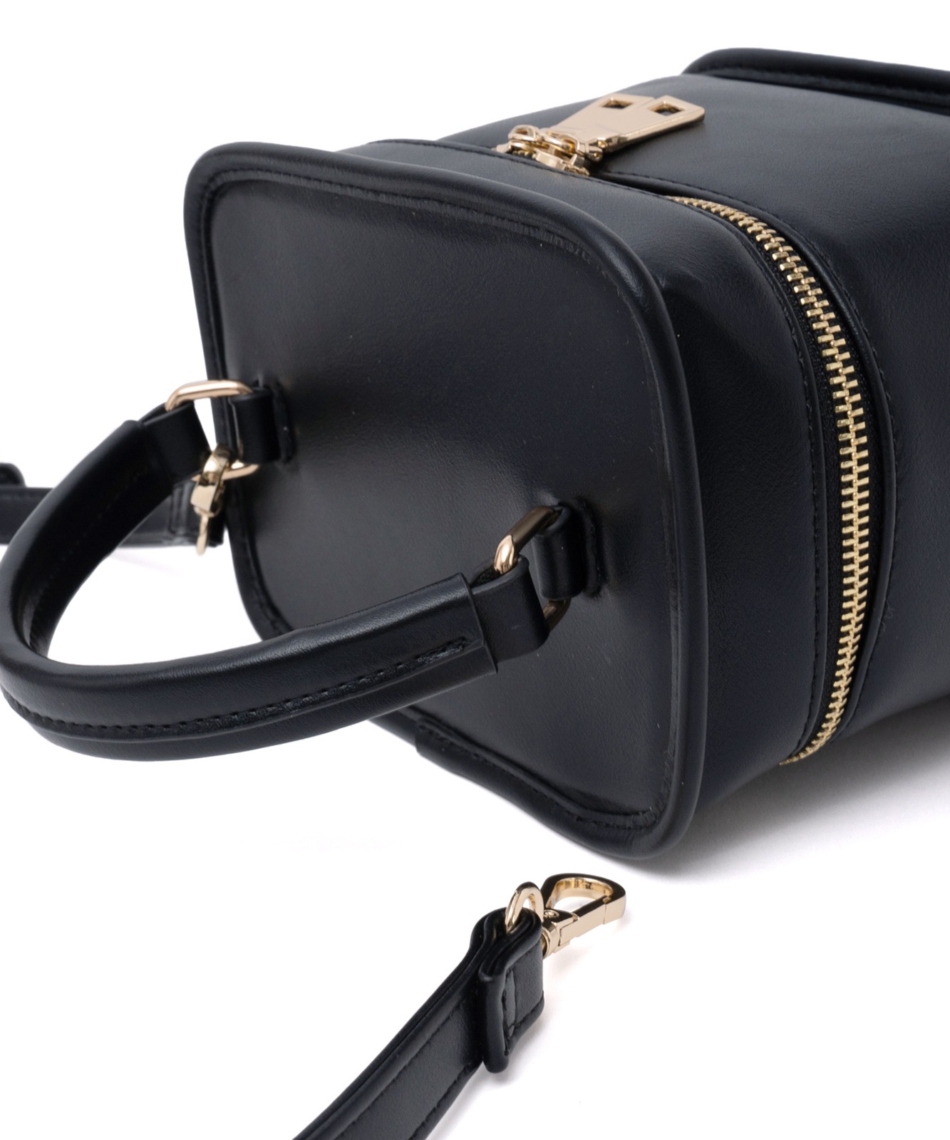 V i ntage LiｆeCHANELバニティブラックレザー GIANNIVERSACE ジャンニヴェルサーチ ハンドバッグ バニティ