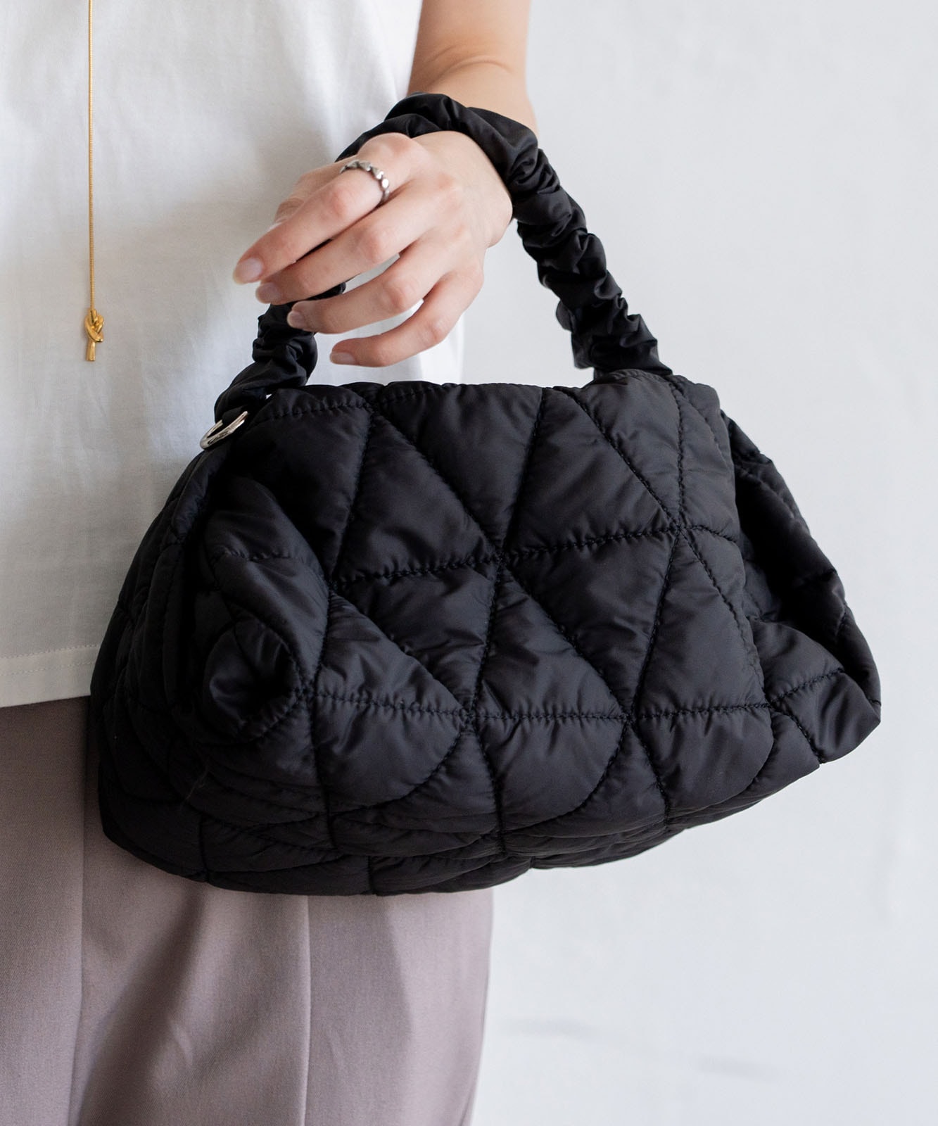 極美品 クチネリ キルティング ナイロンバッグ 極美品 クチネリ キルティング ナイロンバッグ - メルカリ