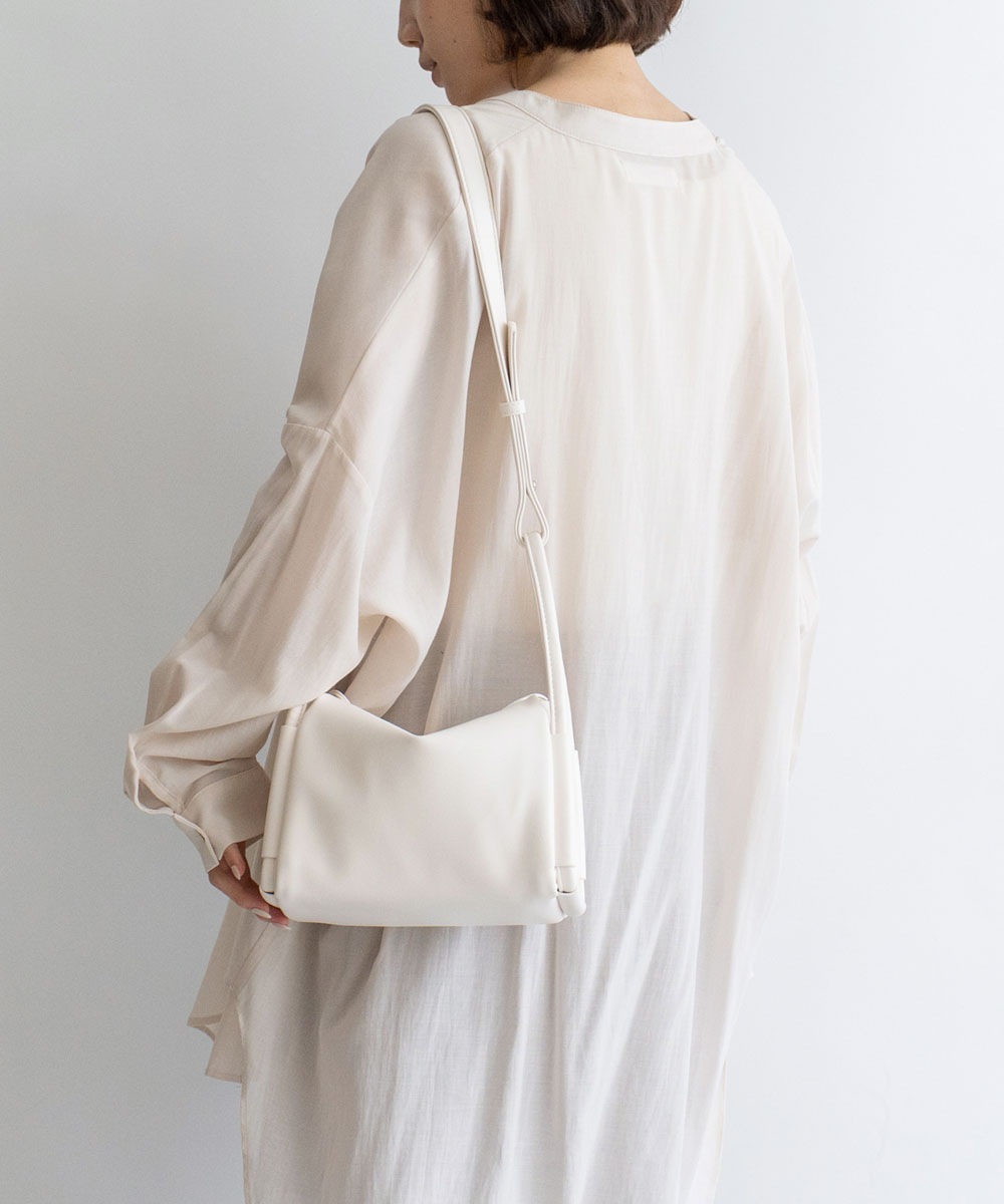 四角窓のふたつきショルダーバッグ 四角窓のふたつきショルダーバッグ