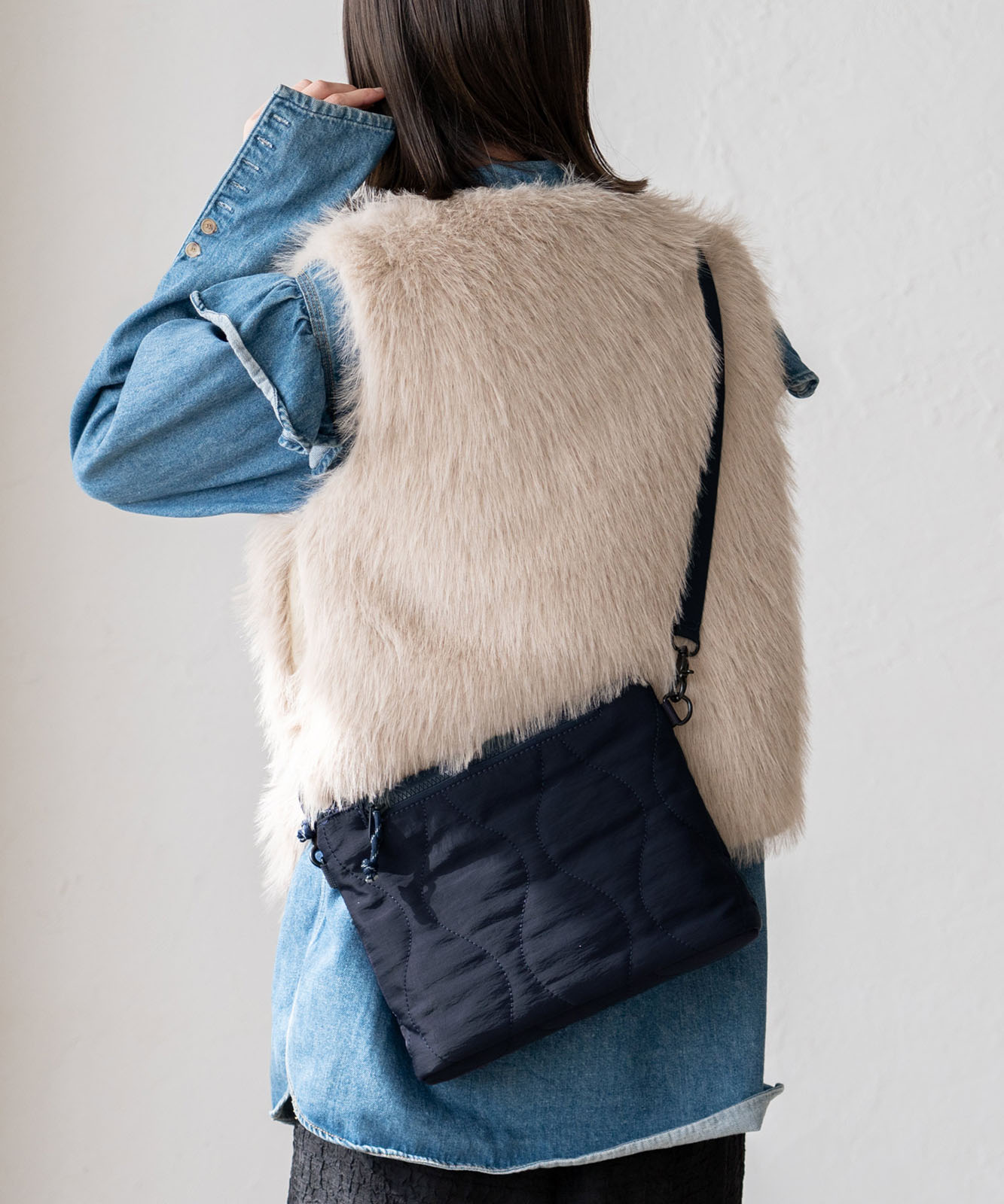 ノベルティ ブラック キルティング ショルダーバッグ UNTITLED 軽量2WAY キルティングショルダーバッグ BOOK│宝島社の通販