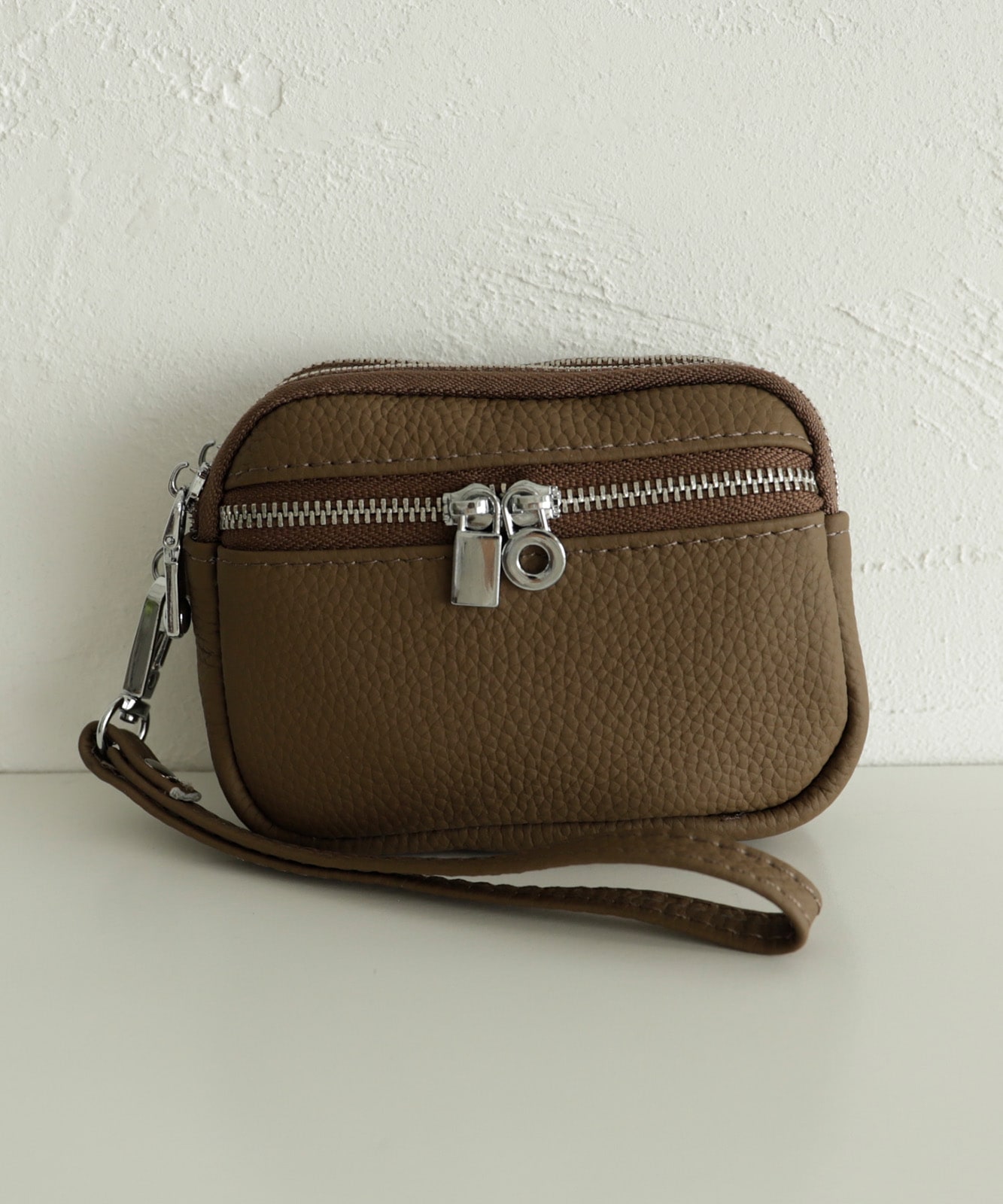 m.u.l ポーチ牛革/グレージュ　新品未使用品 即完売品 牛革マルチケース（ミニストラップ付き） | 雑貨・小物