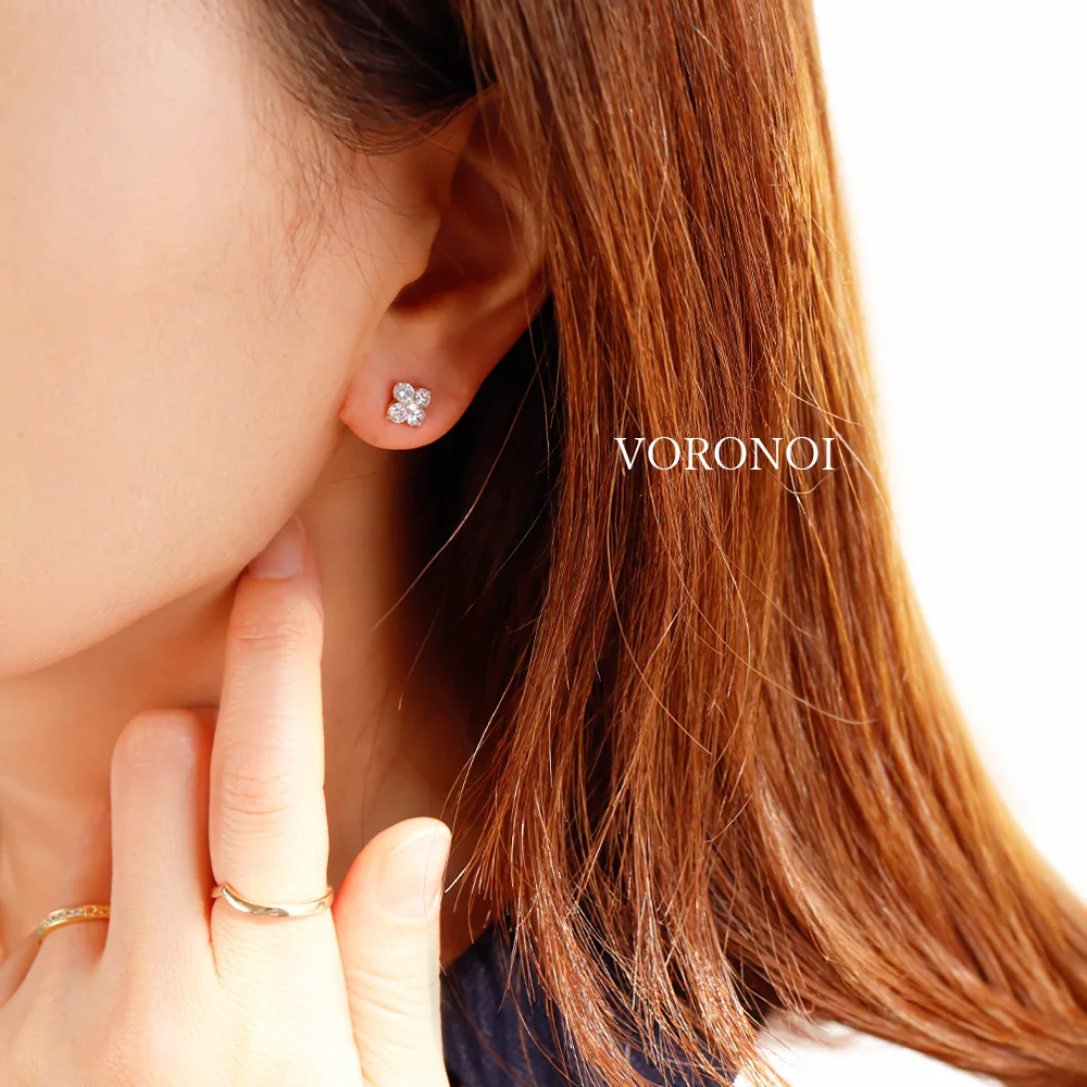 ラボグロウンダイヤモンド 計0.80ct フラワーモチーフ ピアス K18 / Pt950「ハナミズキ」