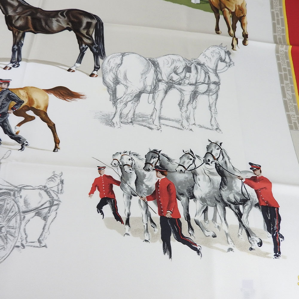 エルメス HERMES カレ レッド×ベージュ×マルチ RETOUR A LA TERRE 美品 スカーフ エルメス HERMES プチカレ レッド×ベージュ×マルチ トラ スカーフ