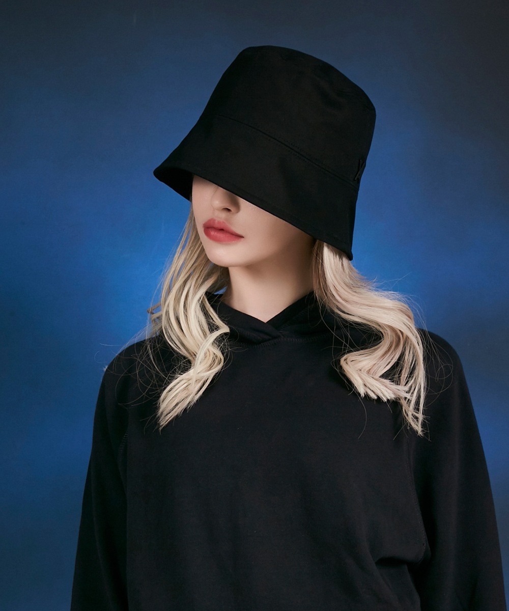 VARZAR バザール Stud drop over fit bucket hat【WNG