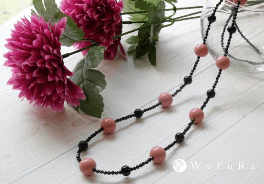 石川県輪島からの贈り物　天然うるし珠ステーションネックレス　《桃珠 Pink》