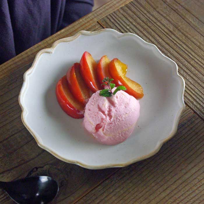 クレマチス 大 Kinari 益子焼 プレート 皿 中皿 パン皿 デザート皿 生成り おしゃれ 和食器 アイボリー シンプル おしゃれ 花形 白 お花の形 名入れお家カフェ わかさま陶芸 今月の新商品 22 2新商品 益子焼 和食器通販 わかさま陶芸 本店