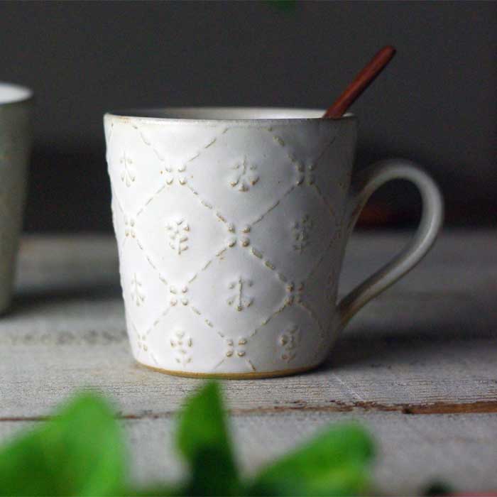 クロス小花 マグカップ kinari 益子焼 花柄 アイボリー コーヒーカップ