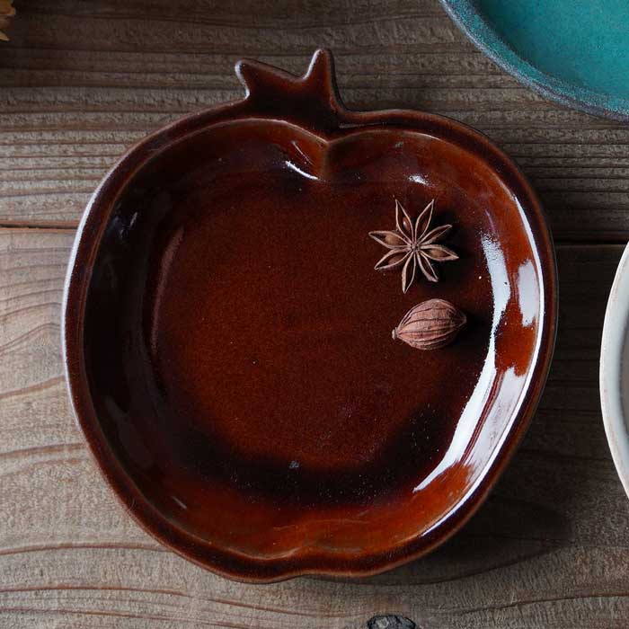 益子焼 りんごのお皿【ブラウン】 中皿 副菜皿 ケーキ皿 取り皿
