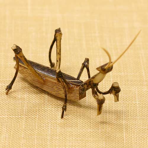 駿河竹千筋細工〈竹の昆虫〉かまきり｜久保田正嘉が竹ひごで編んだ
