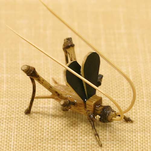 駿河竹千筋細工〈竹の昆虫〉鈴虫 オス｜久保田正嘉が竹ひごで編んだ