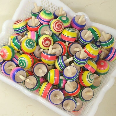 逆立ちこま　100個セット　プラ籠入り　※色・柄はお選びいただけません