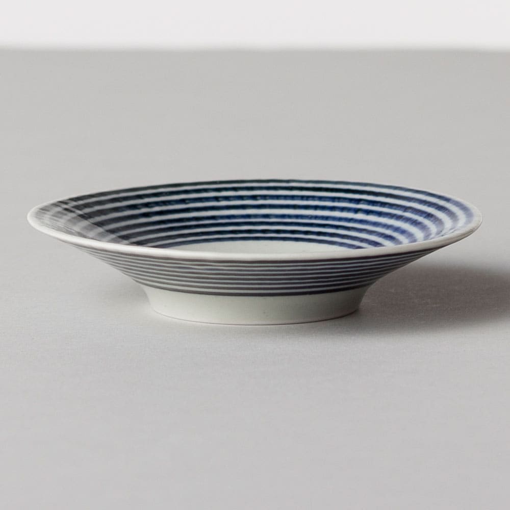 波佐見焼 藍駒 小皿 日本製 磁器食器 温かみのある手描きのしましま