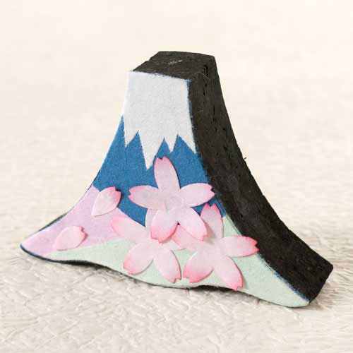 めでたや　めでたや炭々　桜富士