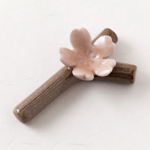 瀬戸焼箸置き　手作り枝桜箸置 (K3457)　Seto-yaki Chopstick rest of Edasakura