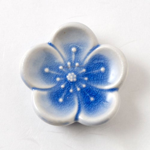 瀬戸焼箸置き　小梅箸置　青 (K3454)　Seto-yaki Chopstick rest of Koume