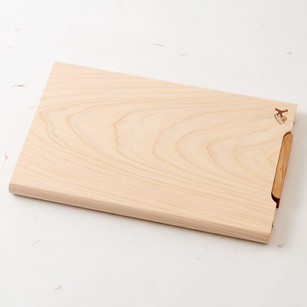 土佐龍　四万十ひのき極め“一枚板”まな板　28×18cmサイズ　高知県の工芸品　Cutting board of Shimanto cypress single plate  Kochi craft