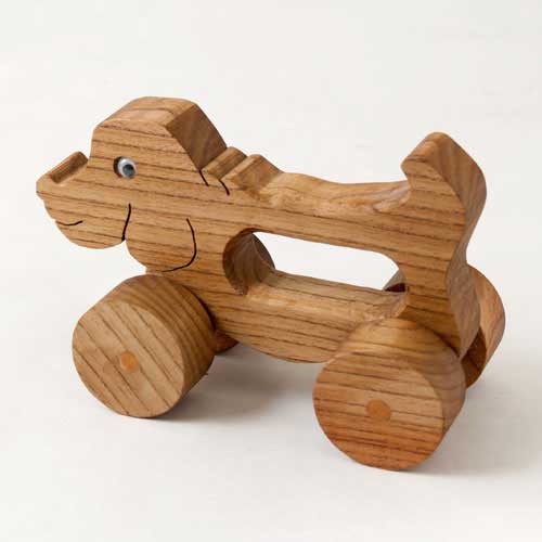 木のくるま　幼児向けおもちゃ　犬　埼玉県秩父の工芸品　Wooden toy car  Saitama chichibu craft