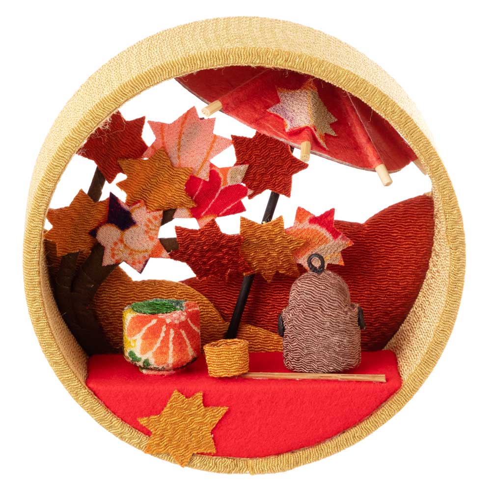 京都夢み屋〈京の町家歳時記〉11月 もみじ・野点 IM-11｜京町家の紅葉の野点をちりめんで写した、季節の置き飾り