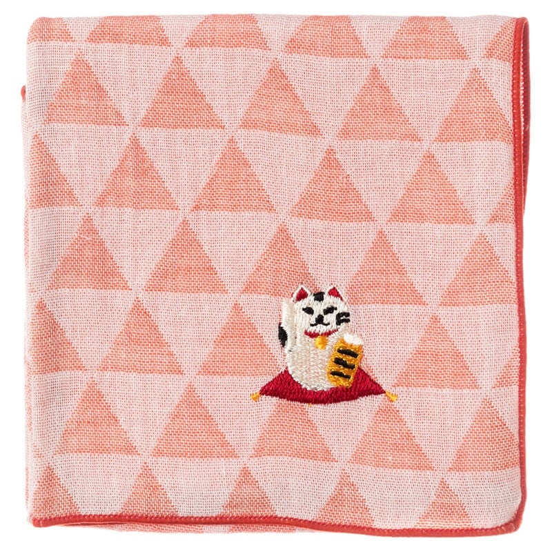 縁起ハンカチ　招き猫（鱗模様）　刺繍入りガーゼハンカチ　スーベニール　Japanese pattern embroidered gauze handkerchief　※在庫限り