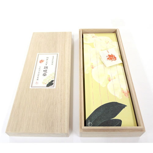 沓掛ろっか　桐箱花鳥箋　胡蝶蘭 (RKI-008)　包み香入りの美濃和紙一筆箋　和詩倶楽部　気軽なひとことを添えるミニ便箋　文香入り