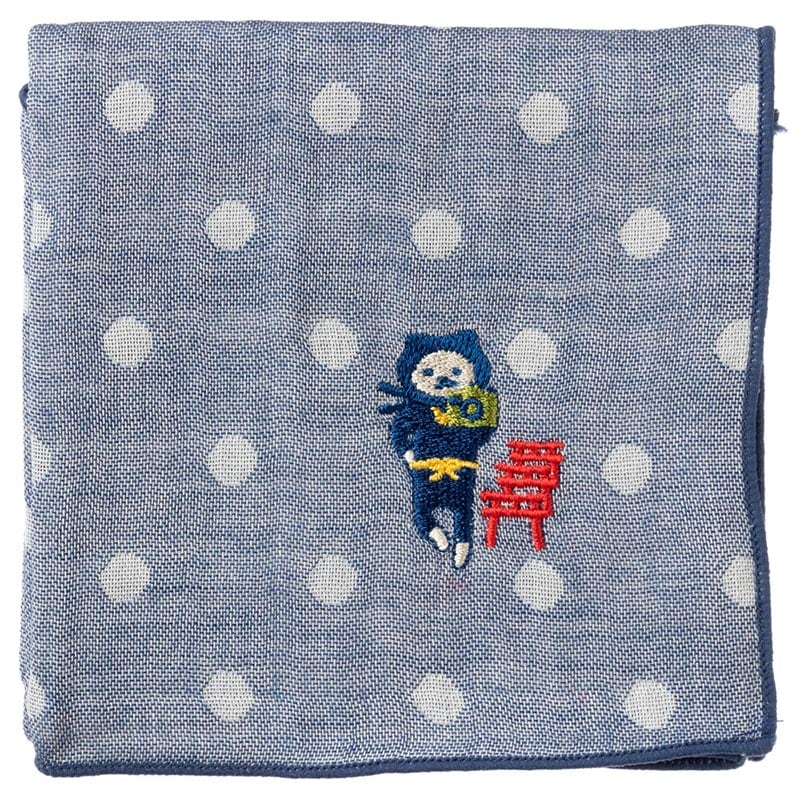 NYANJA　刺繍ハンカチ京都　鳥居　ずっとこっちみてる猫の忍者　スーベニール　Embroidered gauze handkerchief