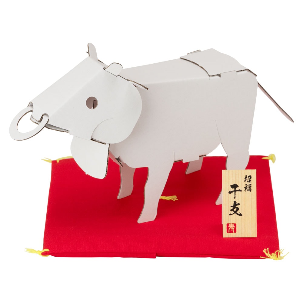 ダンボール干支工作キット　丑（牛）　赤座布団セット　のりもはさみも使わずに組み立てられるペーパークラフト　Cardboard craft kit  Japanese zodiac