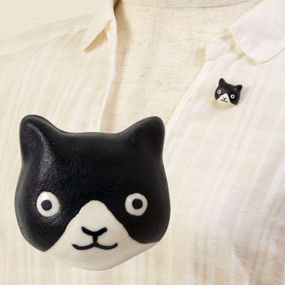 イホシロ窯　アクセサリー　ハチワレ猫　ピンバッジ　ブローチ　帯留め　美濃焼　岐阜県の工芸品　Minoyaki accessory, Gifu craft|アクセサリー|和小物