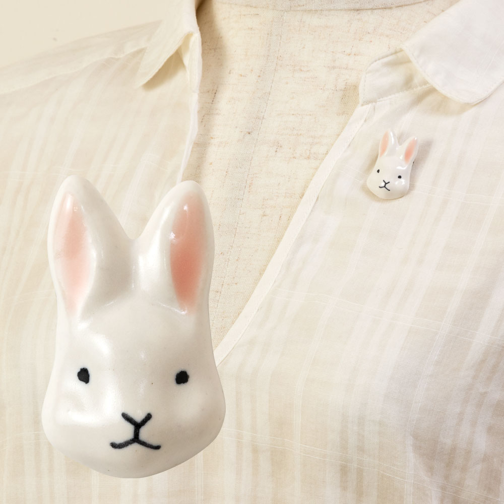 イホシロ窯　アクセサリー　ウサギ　ピンバッジ　ブローチ　帯留め　美濃焼　岐阜県の工芸品　Minoyaki accessory, Gifu craft|アクセサリー|和小物