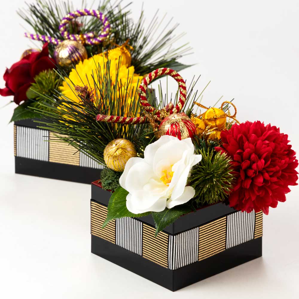 当店限定　和のアーティシャルフラワーアレンジメント　塗枡をベースに作った和風の花飾り　和花のインテリア　正月飾り　Baby's breath × 和敬静寂|置物|インテリア