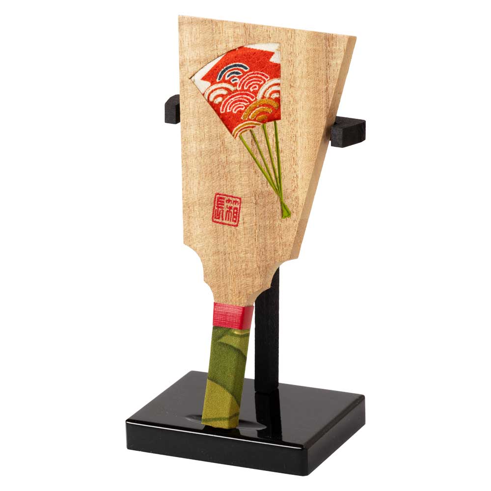ミニ羽子板飾り　扇01　木目込み細工　スタンド付き　桐製　箱長の桐工芸品　正月飾り　Hagoita decoration of Paulownia  Hakocho|置物|インテリア