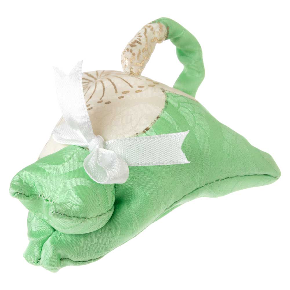 伏せねこクリップ06　猫洗濯ばさみ　就労継続支援事業所で製作した和柄アイテム　古布リサイクル品　和風　手作り