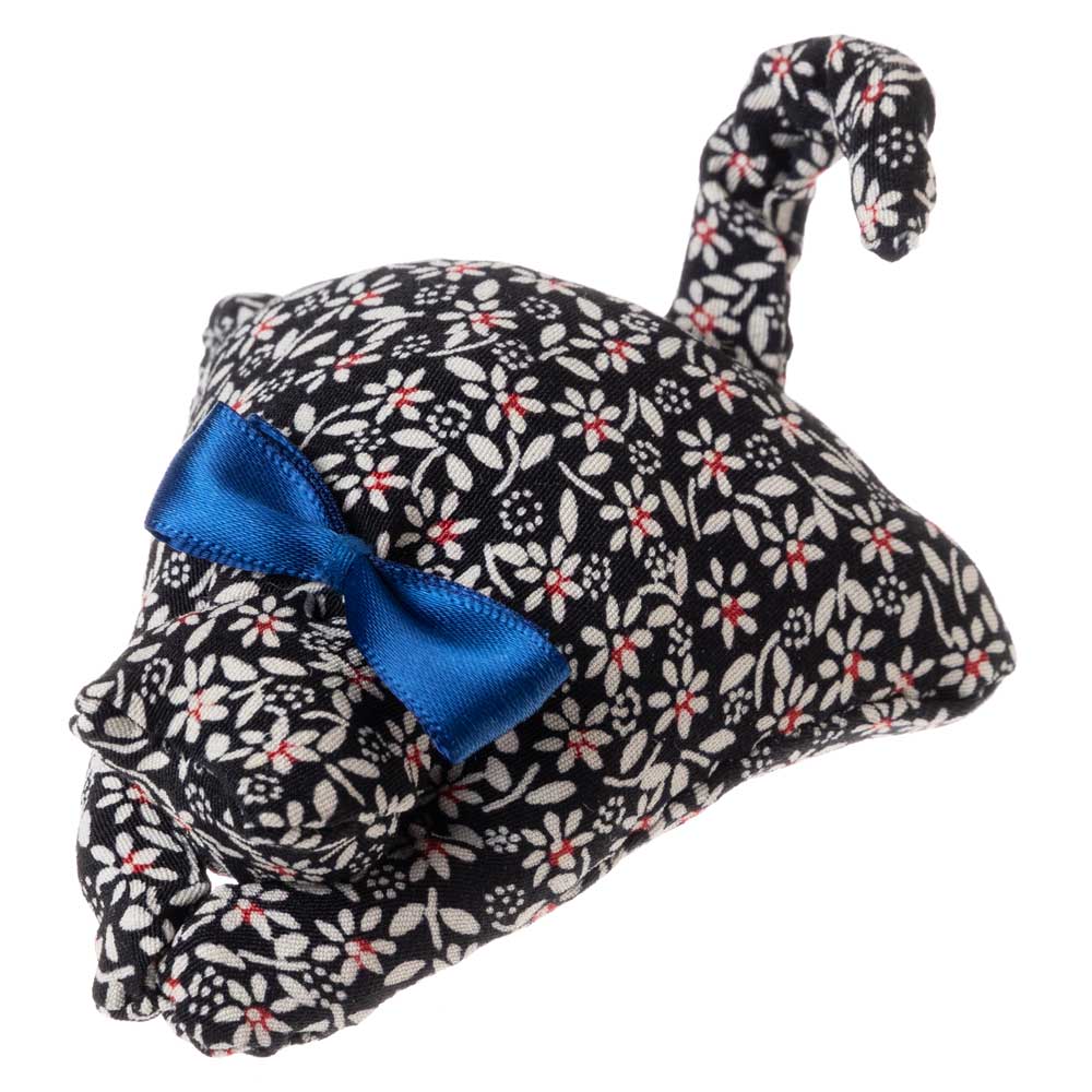 伏せねこクリップ16　猫洗濯ばさみ　就労継続支援事業所で製作した和柄アイテム　古布リサイクル品　和風　手作り