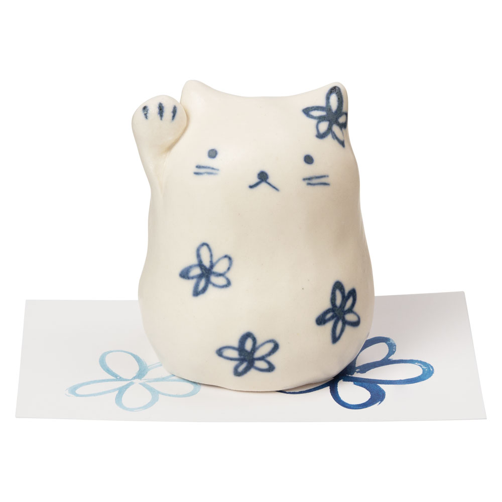 招き猫置物　染猫　招き・花　RRスタジオ　瀬戸焼の開運アイテム　日本製　愛知県の工芸品|置物|インテリア