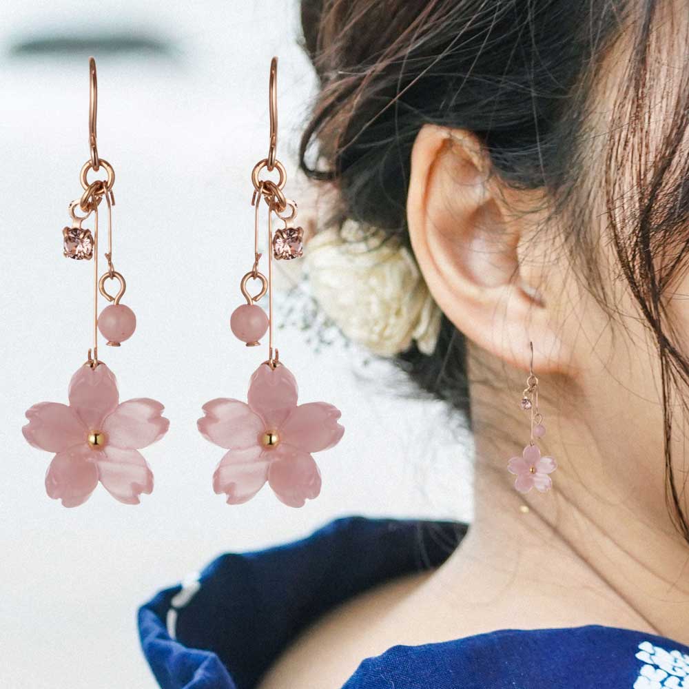 アクセソワール　桜のピアス　枝垂れ桜 (P2)　桜ゆらり、耳元に春色のきらめき　アレルギー反応の出にくいサージカルステンレス　チャーム36mm　日本製|アクセサリー|和小物