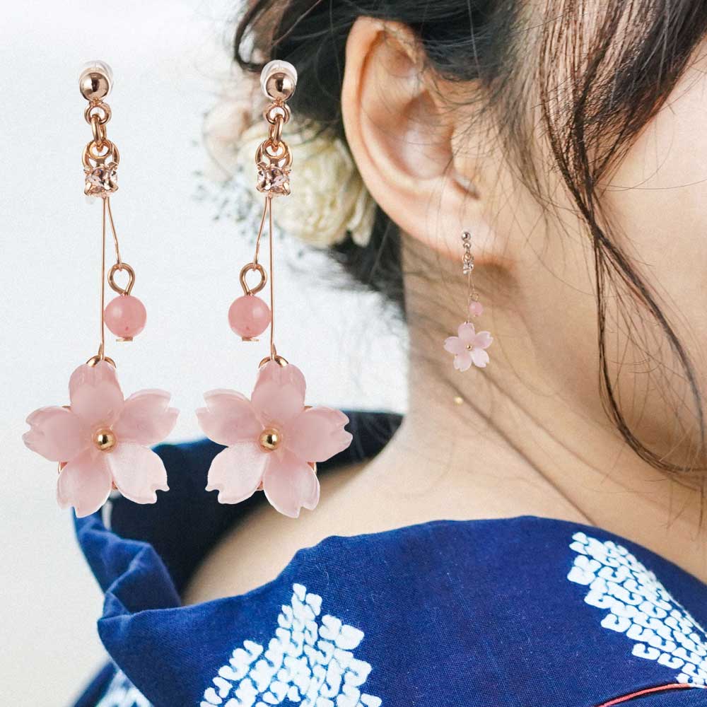 アクセソワール　桜のイヤリング　枝垂れ桜 (E2)　桜ゆらり、耳元に春色のきらめき　アレルギー反応の出にくい樹脂ノンホール　チャーム31mm　日本製|アクセサリー|和小物