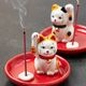 瀬戸焼〈招猫香立〉トラ・右手上げ｜福を招くトラ猫のまねきねこ型お香立て