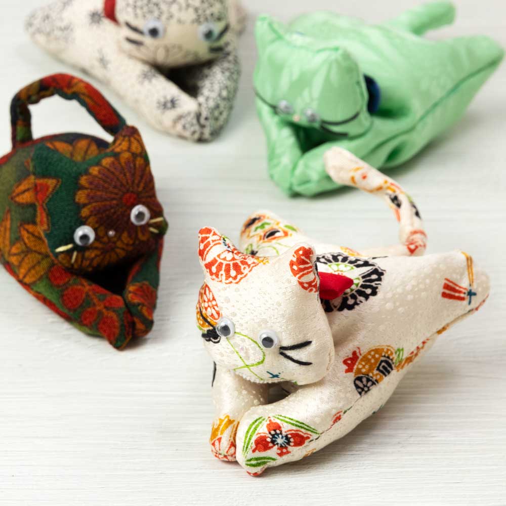 顔つきねこクリップ03 猫洗濯ばさみ 就労継続支援事業所で製作した和柄