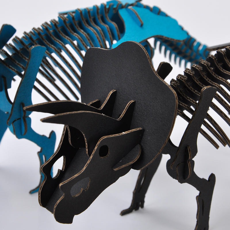 DINOSAUR恐竜骨格工作キット〈トリケラトプス・ブラック〉｜ダンボール