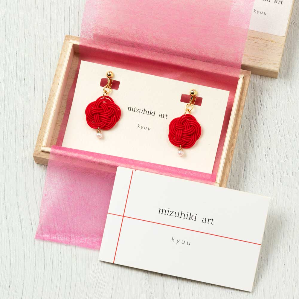 kyuu -きゅう- 梅結びイヤリング レッド 就労支援事業所で製作された