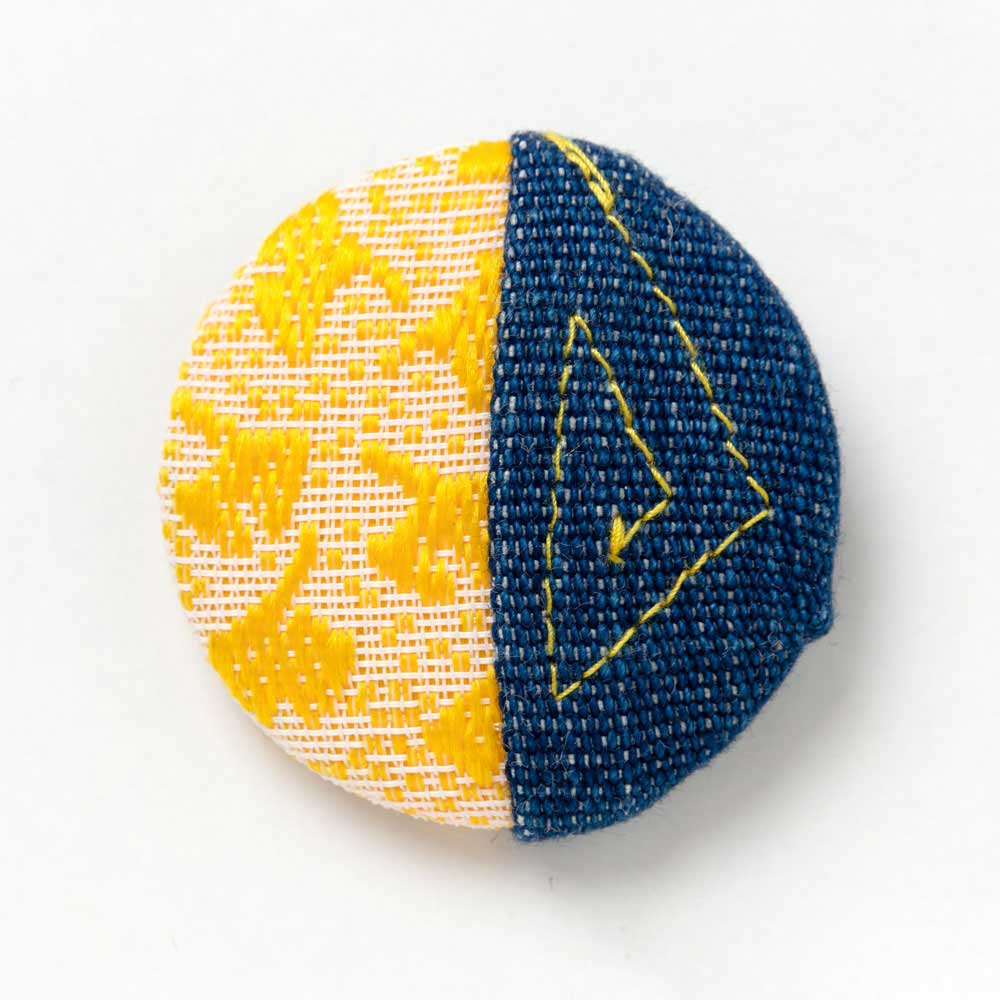 畳べりのブローチ 004 のちほど Brooch made by tatamiberi