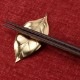 ステンレス箸置き　葉っぱ　ツヤ消しゴールド　新潟県の金属製品　Stainless steel chopstick rest